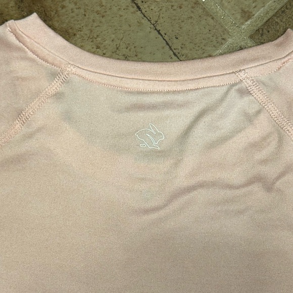 💫Rabbit EZ Tee Short Sleeve, XS, Color: Dusty Pink Worn ONCE! Pristine condition - Picture 6 of 12